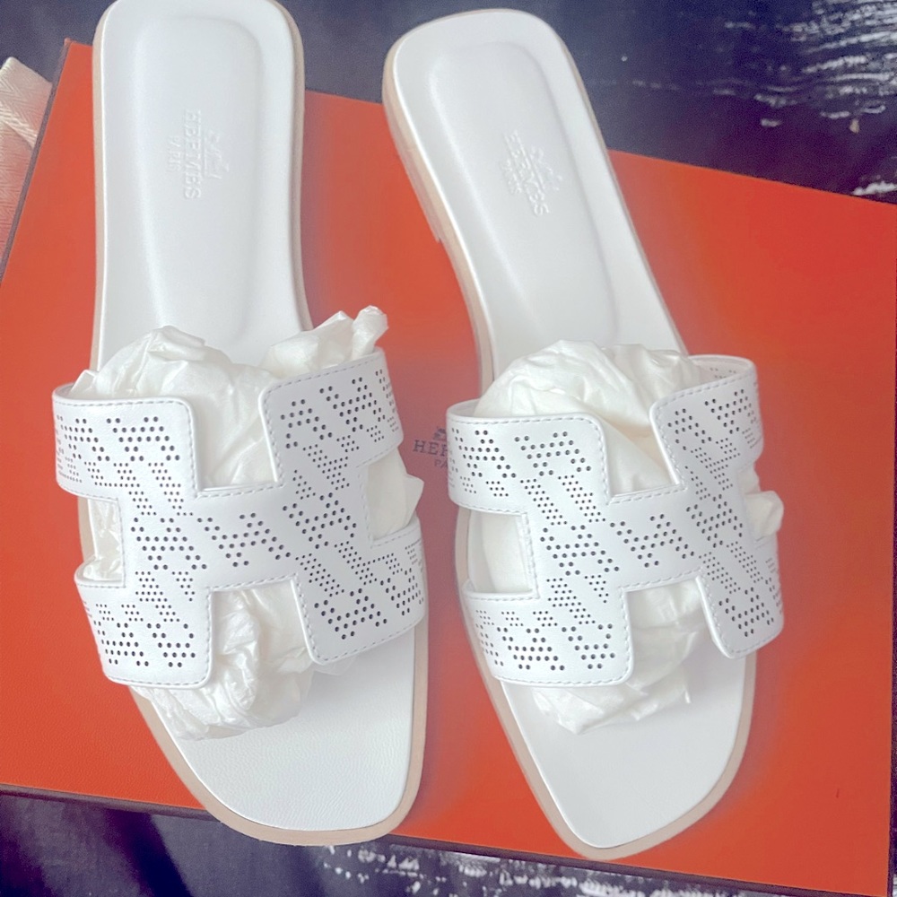 Hermès Calfskin Perforated Oran Sandals 40 White